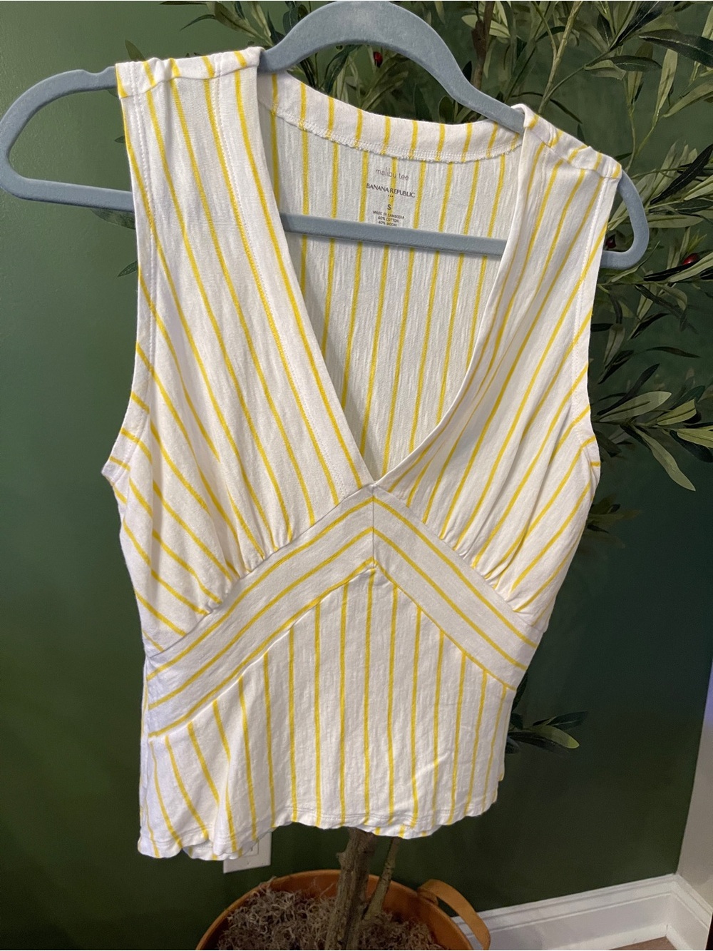 Banana Republic White and Yellow Striped V-Neck Sleeveless Tank
